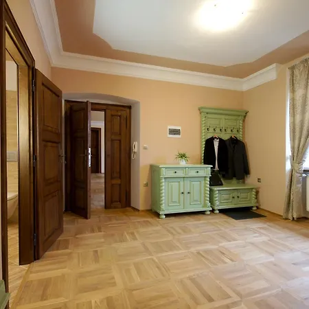 מלון דירות Palace 4*
